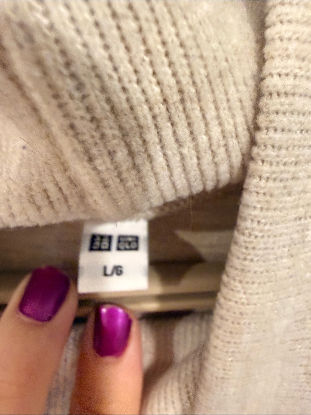Uniqlo Cream Turtleneck Sweater - Women's Relaxed Pullover - Picture 3 of 3